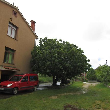 Green Gardens 2 Ρόβινι Εξωτερικό φωτογραφία