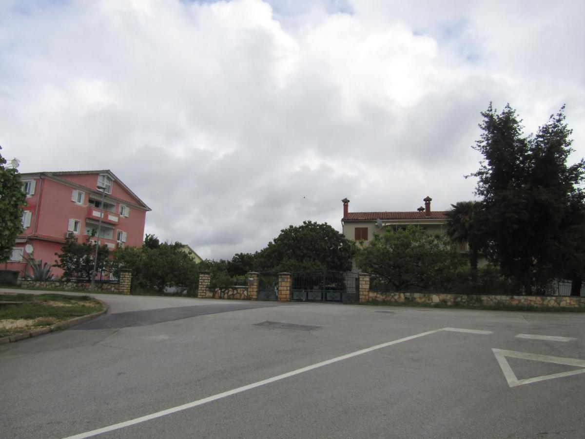 Green Gardens 2 Ρόβινι Εξωτερικό φωτογραφία